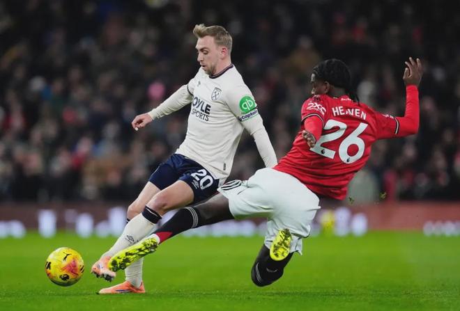 68分钟被换！利物浦1.5亿标王让斯洛特死心：5项数据挂零 评分6.5（踢满68分钟即被换！利物浦1.5亿标王令斯洛特失望：5项数据全零，评分仅6.5）