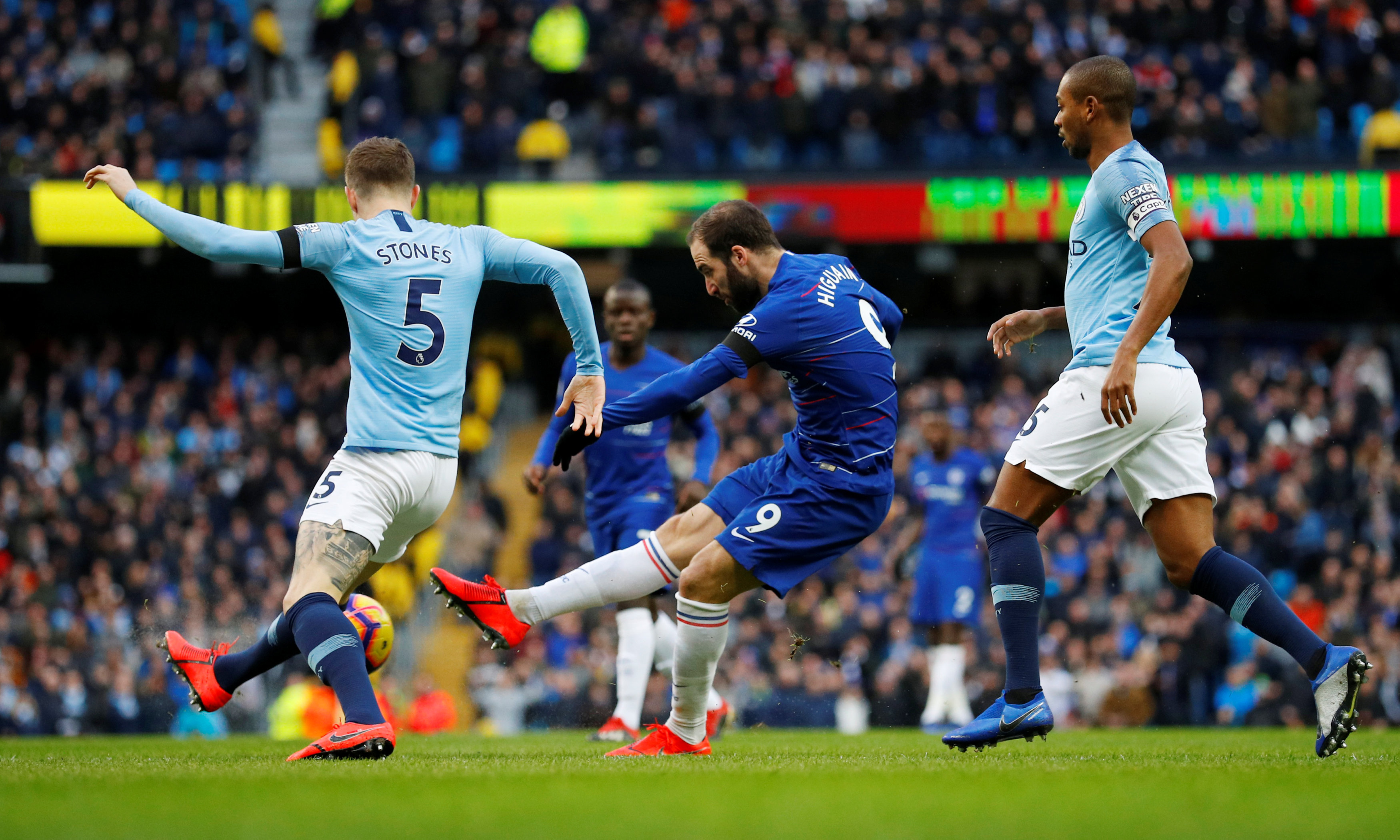 CBA俱乐部杯-广厦擒山东获三连胜 广东26分轻取江苏（CBA俱乐部杯：广厦力克山东豪取三连胜，广东26分大胜江苏）