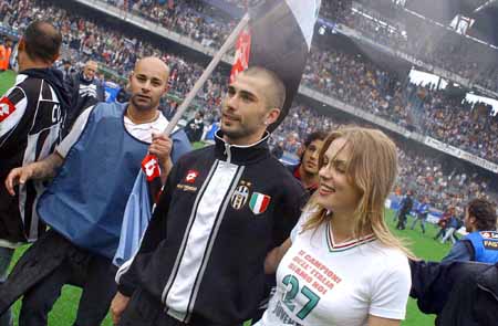 维尔茨加盟利物浦后表现低迷，仅1次进球被判乌龙，未能兑现预期。（维尔茨转会利物浦后状态低迷：唯一进球判为乌龙，表现未达预期）