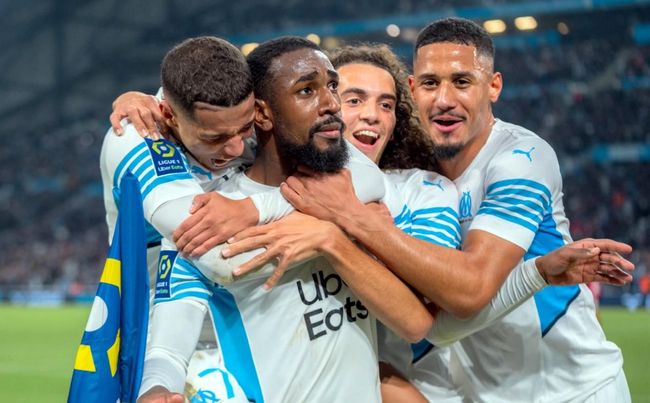 冠军体质，若日尼奥加盟弗拉门戈半赛季即夺得两项重要锦标（若日尼奥半季入队即助弗拉门戈揽下两项重磅冠军）