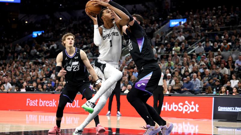 中超联赛总结：积分榜前三分析,（中超赛季回顾：积分榜前三队深度解析）