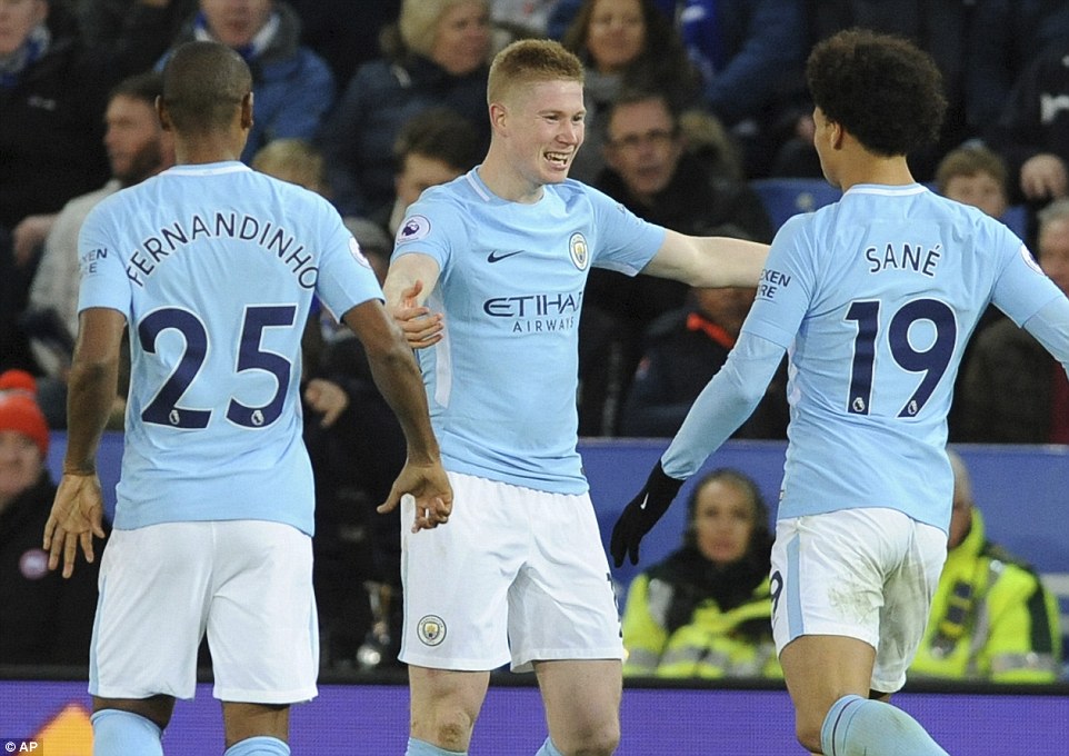 杜兰特空接暴扣，全场掌声雷动（杜兰特空接重扣，现场掌声如潮）