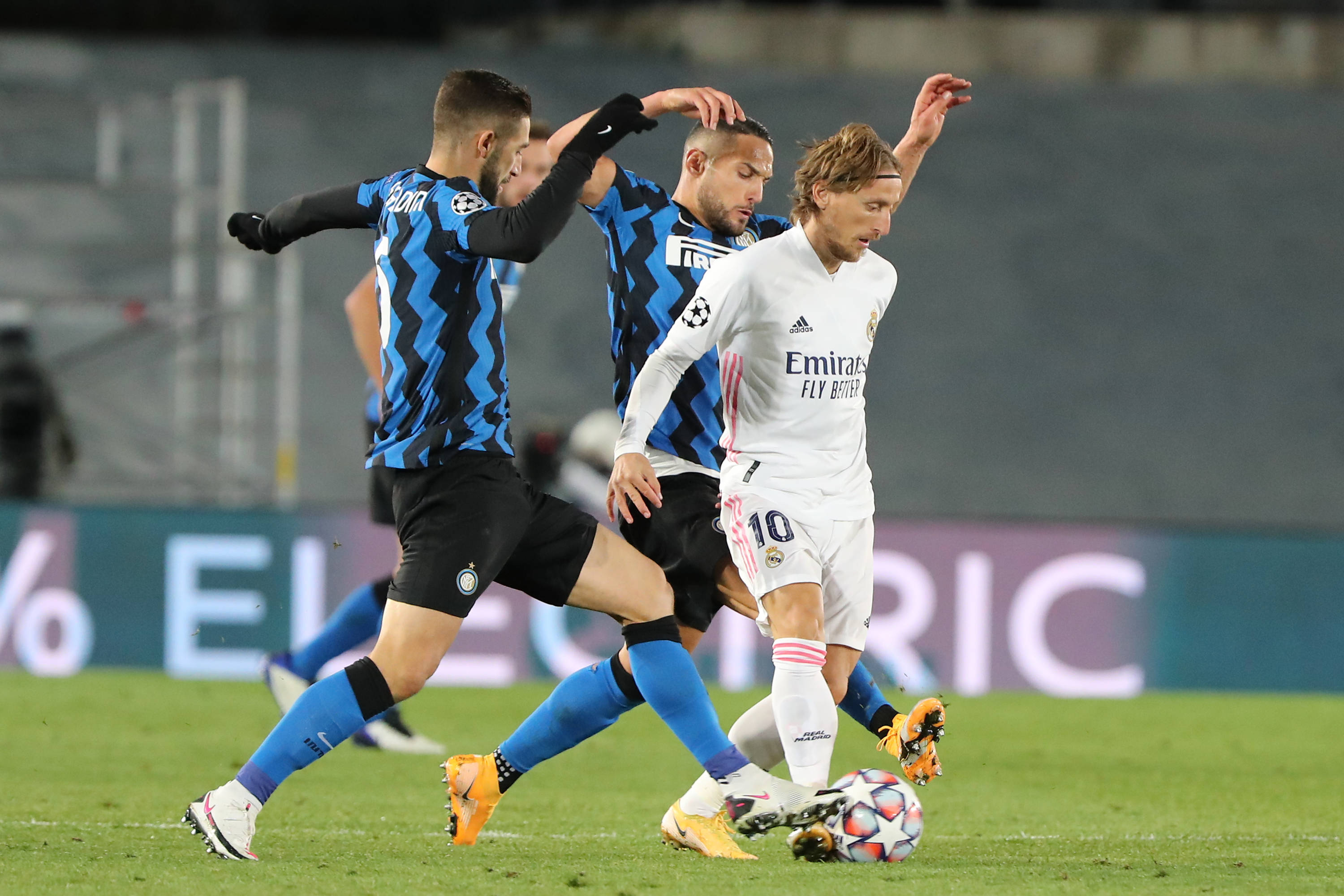 德国杯战报：凯恩破门，对手2送乌龙，拜仁3-2柏林联合（德国杯：凯恩建功+对手两乌龙，拜仁3-2险胜柏林联合）